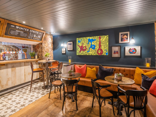 Evoke Pictures Racks Bar Interiors 21